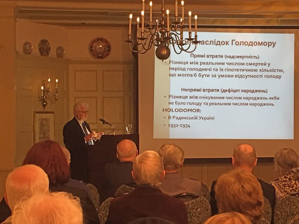 Dr. Oleh Wolowyna delivering a lecture in Toronto on February 22, 2018. HREC