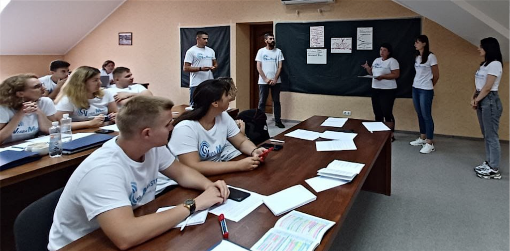 Educators presenting their curricular work during the 6th International Summer School Program. Photo by Oleksiy Popovich. 